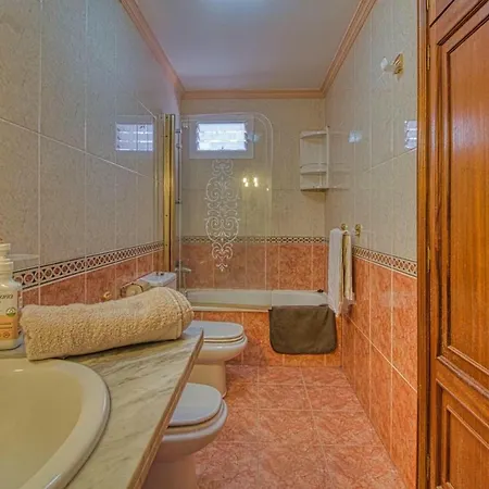 A 150 M De La Playa Con Vistas Al Mar Y Balcon Apartment *