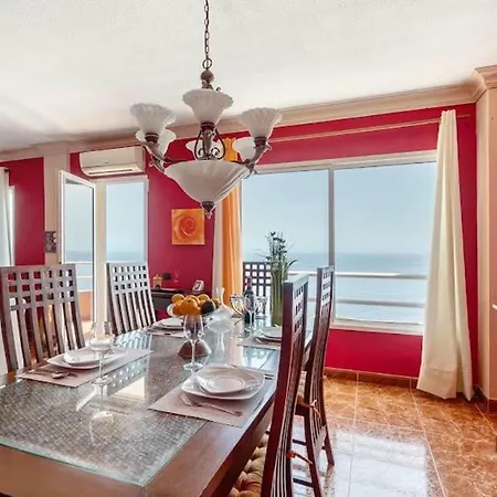A 150 M De La Playa Con Vistas Al Mar Y Balcon Apartment *