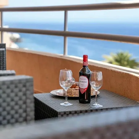A 150 M De La Playa Con Vistas Al Mar Y Balcon Apartment